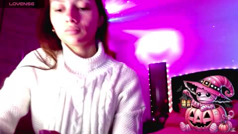 Snapshot of holy_juli2 chatting on 10.26.25 Juli online show from 10.26.25