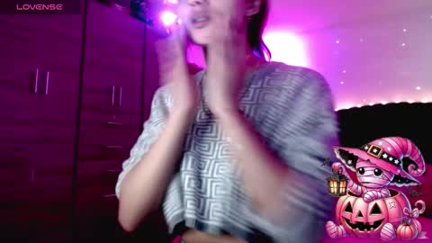 Snapshot of holy_juli2 chatting on 10.28.25 Juli online show from 10.28.25