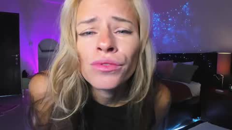 Kira Purrr online show from 03.02.25