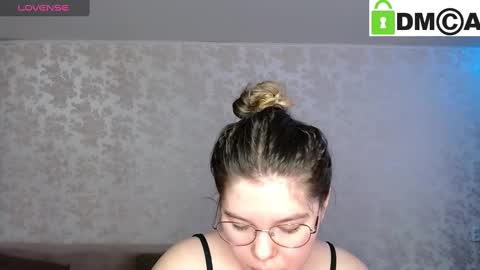 Welcome guys  Pleasure to see you all here  My name is MichaelaTip menu is active Private is open  online show from 01.17.25