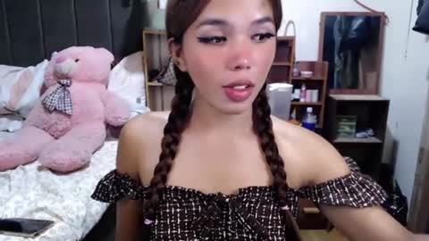 Snapshot of holy_molly1 chatting on 05.02.26 holy_molly1 online show from 05.02.26