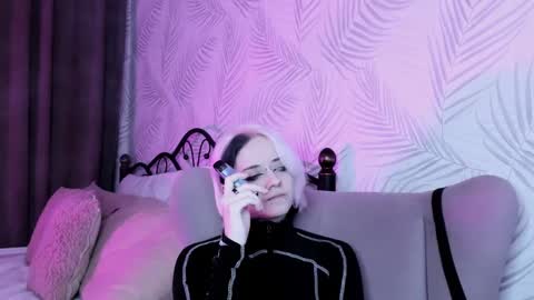 Miss Silvia   GMT2  Tuesday - Saturday  0900am-1600pm online show from 12.19.24