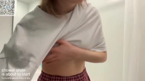 Snapshot of holydori chatting on 02.09.25 dori not holy get my tg channel with link from description under last photo online show from 02.09.25