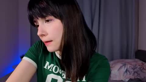 Snapshot of honeey_beee chatting on 10.23.25 May online show from 10.23.25