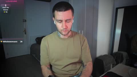 Snapshot of honestandrew chatting on 02.04.25 Andrew online show from 02.04.25