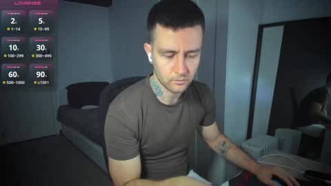 Snapshot of honestandrew chatting on 03.10.25 Andrew online show from 03.10.25