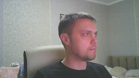 Snapshot of honesttojoy chatting on 02.10.25 Henry online show from 02.10.25