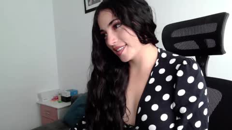 Honey Aynu online show from 02.02.25