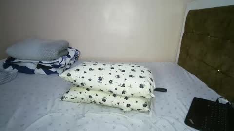 honey_bunny0 online show from 10.23.25