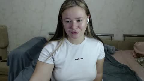 Snapshot of honey_caramelle chatting on 12.19.24 honey_caramelle online show from 12.19.24