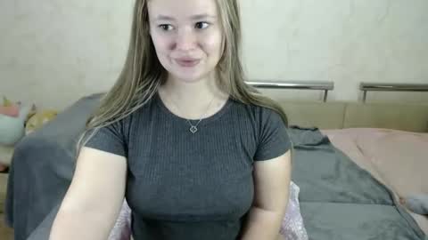 Snapshot of honey_caramelle chatting on 01.18.25 honey_caramelle online show from 01.18.25