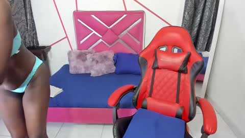 Snapshot of honey_channe chatting on 09.30.25 honey_channe online show from 09.30.25