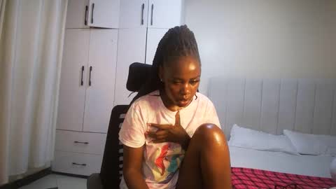Snapshot of honey_drop1 chatting on 04.19.26 honey drop online show from 04.19.26