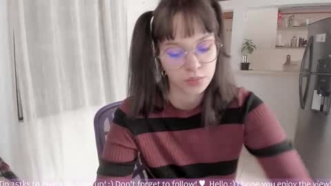 Snapshot of honey_hoe chatting on 10.12.25 Lau online show from 10.12.25