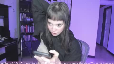 Snapshot of honey_hoe chatting on 10.21.25 Lau online show from 10.21.25