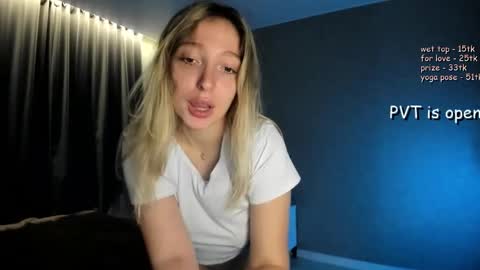 Snapshot of honey_honey_honey chatting on 10.11.25 Honey and Misa online show from 10.11.25