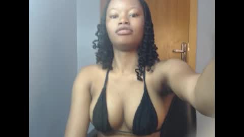 Snapshot of honey_juicydoll chatting on 10.23.25 Sonia online show from 10.23.25