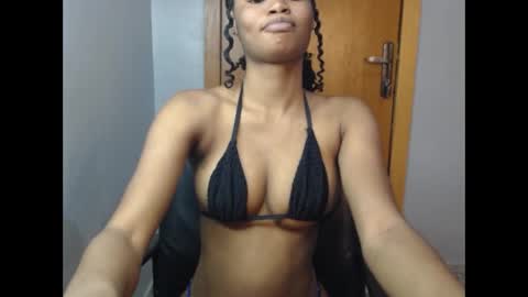 Snapshot of honey_juicydoll chatting on 10.25.25 Sonia online show from 10.25.25