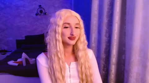 Snapshot of honey_sunset chatting on 10.05.25 honey_sunset online show from 10.05.25