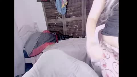 Honey Apple Alaska online show from 10.25.25