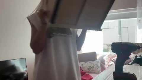 honeybun_z online show from 10.02.25