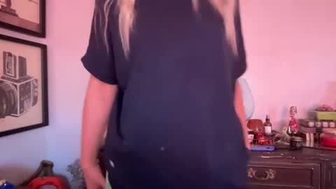 honeybun_z online show from 11.16.25