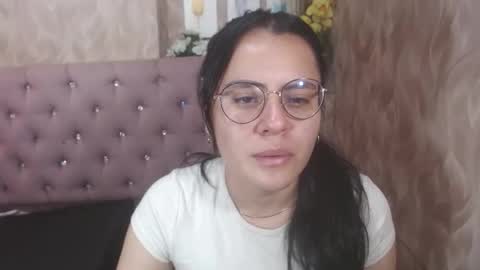 Snapshot of honeybuu_ chatting on 05.26.26 Emily online show from 05.26.26