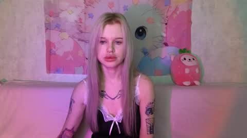 Snapshot of honeygold__ chatting on 12.02.25 Lisa online show from 12.02.25