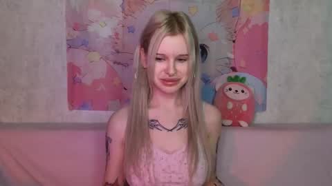 Snapshot of honeygold__ chatting on 12.15.25 Lisa online show from 12.15.25