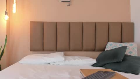 Snapshot of honeygray02 chatting on 10.14.25 honeygray02 online show from 10.14.25