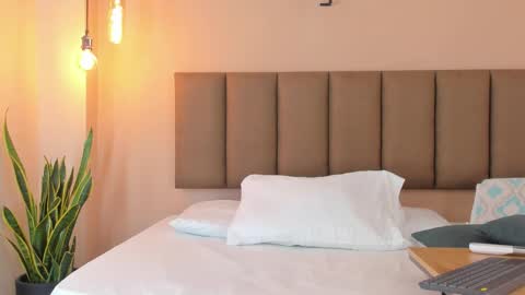 Snapshot of honeygray02 chatting on 11.05.25 honeygray02 online show from 11.05.25