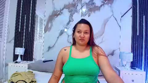 HONEY HIPS online show from 07.12.26