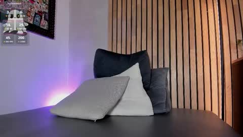 Snapshot of honeyhot69__ chatting on 10.16.25 Sofia independent model online show from 10.16.25