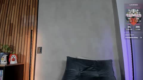 Snapshot of honeyhot69__ chatting on 10.25.25 Sofia independent model online show from 10.25.25