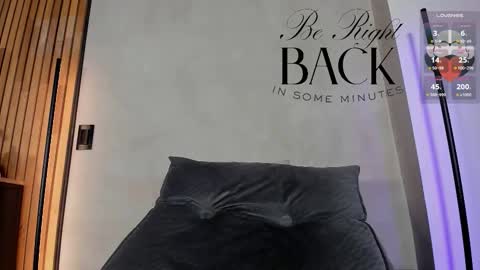 Snapshot of honeyhot69__ chatting on 10.26.25 Sofia independent model online show from 10.26.25