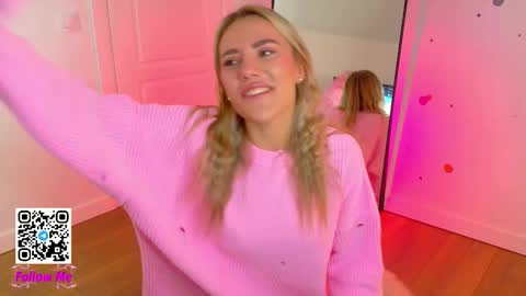 Snapshot of honeyjohansson_ chatting on 09.22.25 Alina online show from 09.22.25