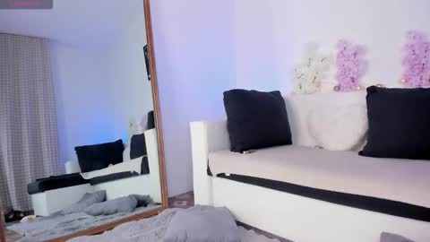 Snapshot of honeykissy chatting on 09.22.25 Honey online show from 09.22.25