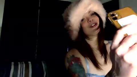 Snapshot of honeymagicxo chatting on 02.13.25 honeymagicxo online show from 02.13.25