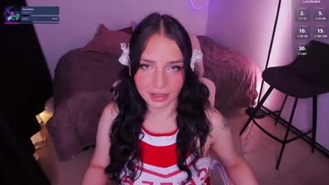 Snapshot of honeymoontea chatting on 10.27.25 online show from 10.27.25