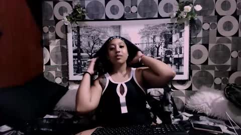 Snapshot of honeyrae01 chatting on 02.05.26 honeyrae01 online show from 02.05.26