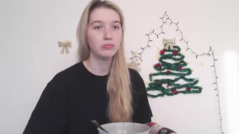 Snapshot of honeyveil chatting on 01.19.26 honeyveil online show from 01.19.26