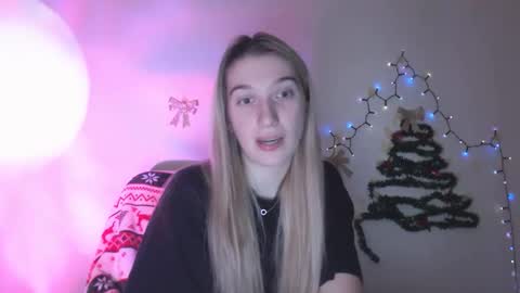 Snapshot of honeyveil chatting on 02.02.26 honeyveil online show from 02.02.26