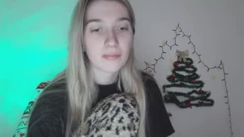 Snapshot of honeyveil chatting on 02.04.26 honeyveil online show from 02.04.26