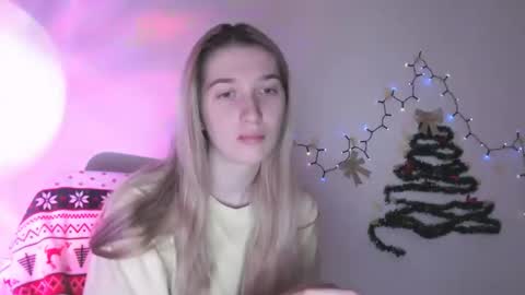 Snapshot of honeyveil chatting on 02.05.26 honeyveil online show from 02.05.26