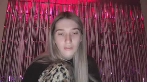 Snapshot of honeyveil chatting on 02.12.26 honeyveil online show from 02.12.26