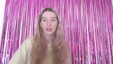 Snapshot of honeyveil chatting on 02.20.26 honeyveil online show from 02.20.26