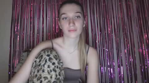 Snapshot of honeyveil chatting on 02.25.26 honeyveil online show from 02.25.26