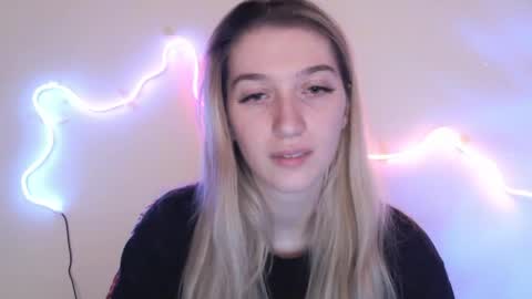 honeyveil online show from 04.10.26