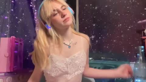 Emi Rose online show from 01.16.25