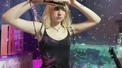 Emi Rose online show from 01.17.25